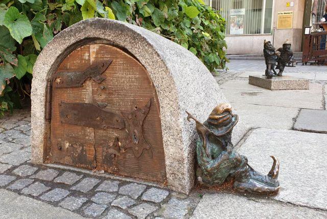 ורוצלב עיר הגמדים - מה הכוונה ומה זה אומר? credit to getyourguide.com