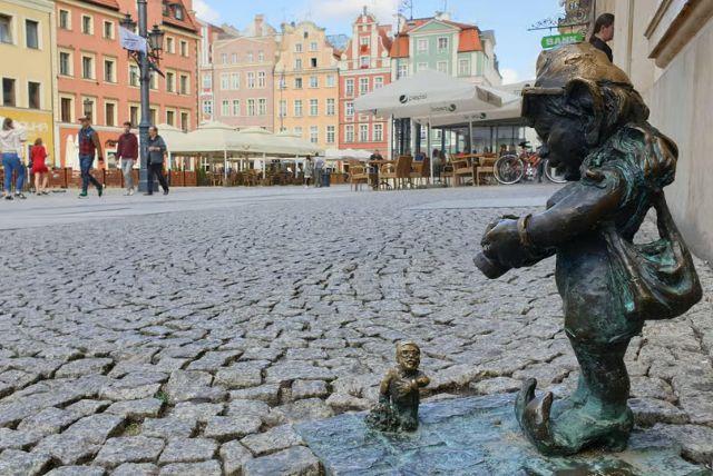 ורוצלב עיר הגמדים - מה הכוונה ומה זה אומר? credit to getyourguide.com