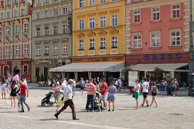 ורוצלב עם תינוק/תינוקת בעגלה - טיפים להורים צעירים