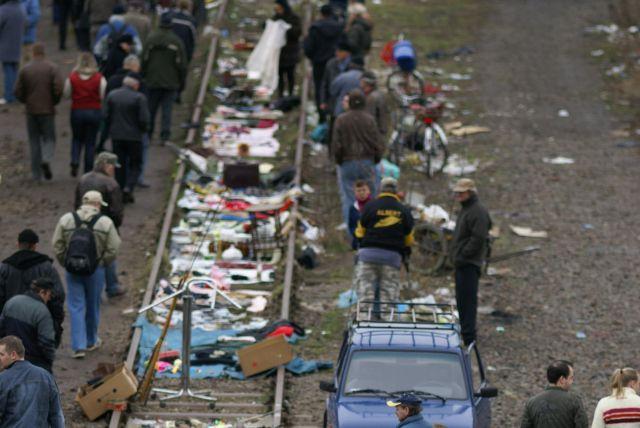 שוק פשפשים על פסי הרכבת (Świebodzki Bazaar) בורוצלב