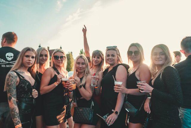 מסיבת יאכטה בורוצלב כולל אלכוהול ללא הגבלה במהלך השייט credit to getyourguide.com