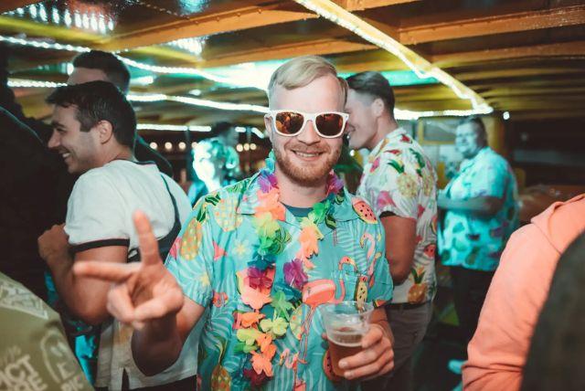 מסיבת יאכטה בורוצלב כולל אלכוהול ללא הגבלה במהלך השייט credit to getyourguide.com