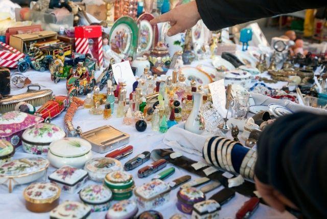 שוק פשפשים ליד תחנת הרוח (Młyn Sułkowice) בורוצלב