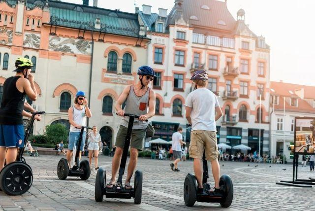 סיור סגווי 3.5 שעות בעיר העתיקה credit to getyourguide.com