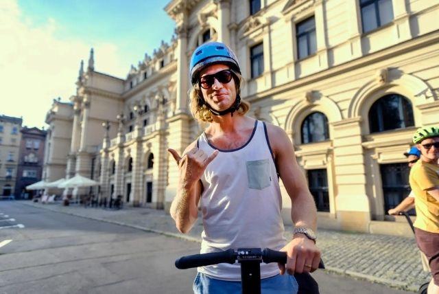 סיור סגווי 3.5 שעות בעיר העתיקה credit to getyourguide.com