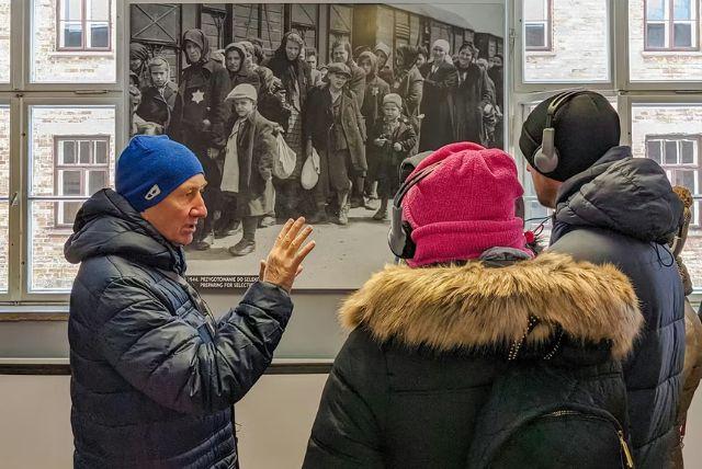 מורוצלב לאושוויץ - יום טיול מודרך מהעיר ורוצלב למחנה ההשמדה אושוויץ credit to headout.com