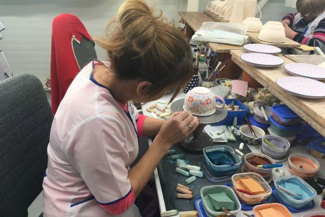 מפעל קדרות פולני ליד ורוצלב - סיור מודרך כולל הסעה credit to getyourguide.com