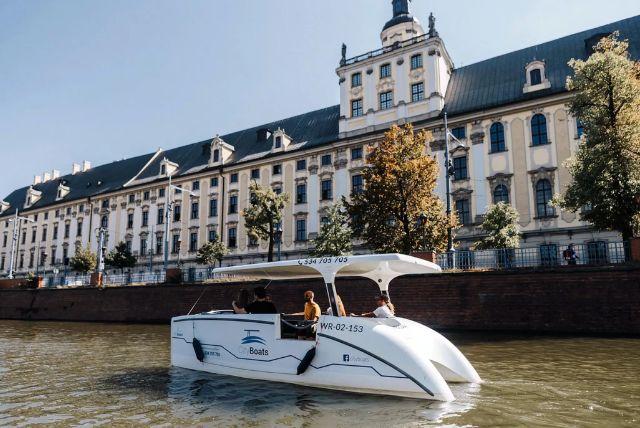 שייט בגונדולה סולארית בורוצלב credit to getyourguide.com