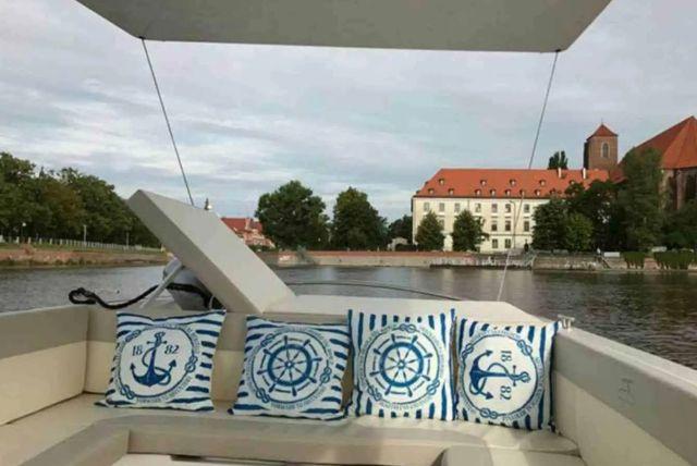 שייט בגונדולה סולארית בורוצלב credit to getyourguide.com