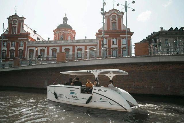 שייט בגונדולה סולארית בורוצלב credit to getyourguide.com