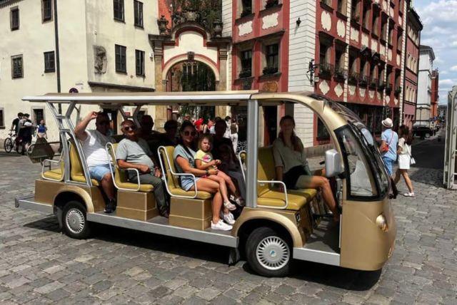 סיור ברכב גולף בורוצלב כולל בירה חופשית ללא הגבלה credit to getyourguide.com