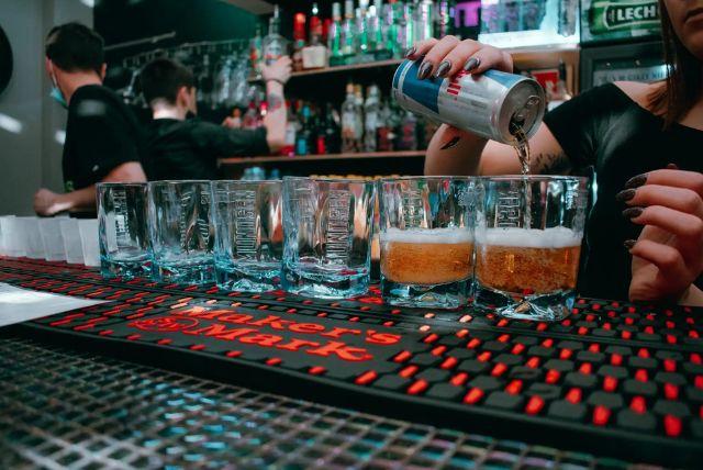 פאב קרול בורוצלב - סיור חיי הלילה סבב פאבים ומועדונים credit to getyourguide.com