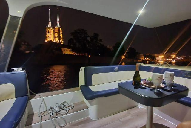 שייט בגונדולה סולארית בורוצלב credit to getyourguide.com