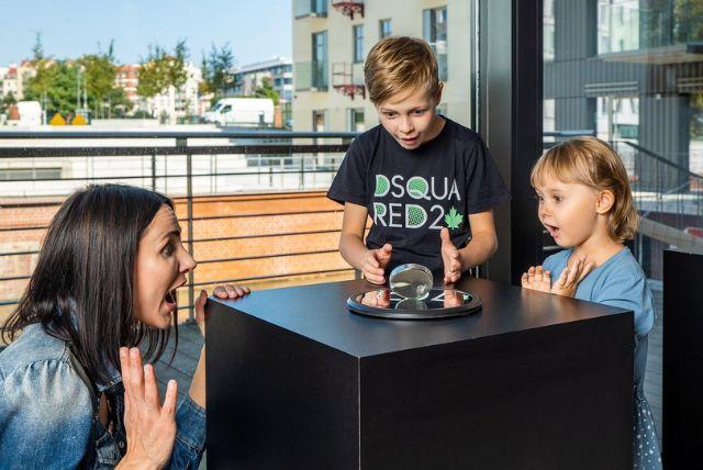 מוזיאון האשליות של ורוצלב (Museum of Illusions Wroclaw) credit to viator.com