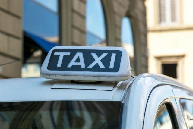 מוניות בורוצלב מה צריך לדעת? אילו אפליקציות מקומיות להזמנת מוניות, איך מזמינים, טיפים והמלצות